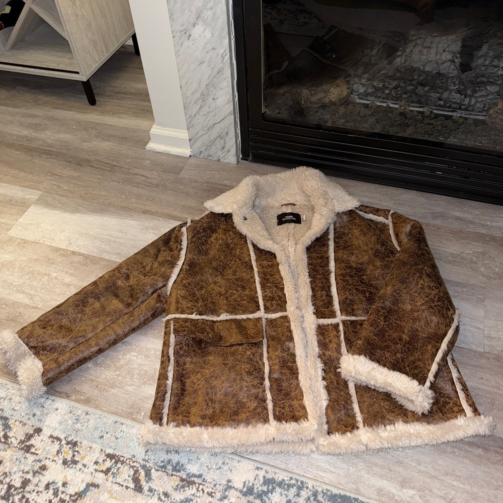 Urban Outfitters Women’s Brown Faux Shearling Jacket, oversized, Size Small